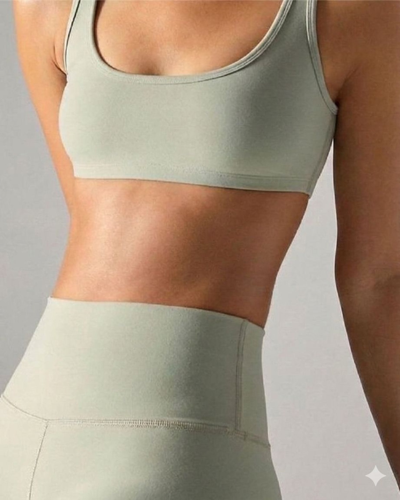 Peças de activewear White Label MAF prontas para personalização com a marca do cliente.